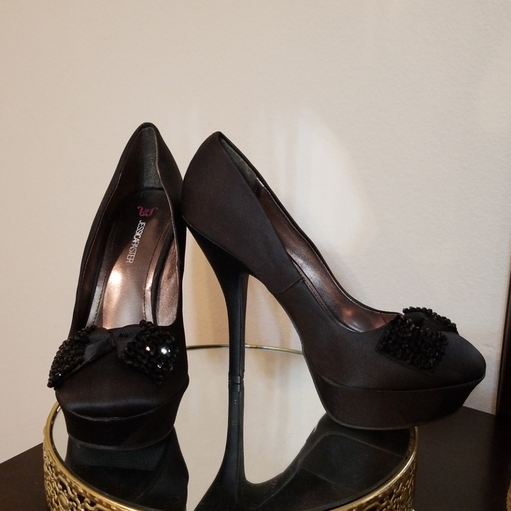 New never worn sz 8 black heels